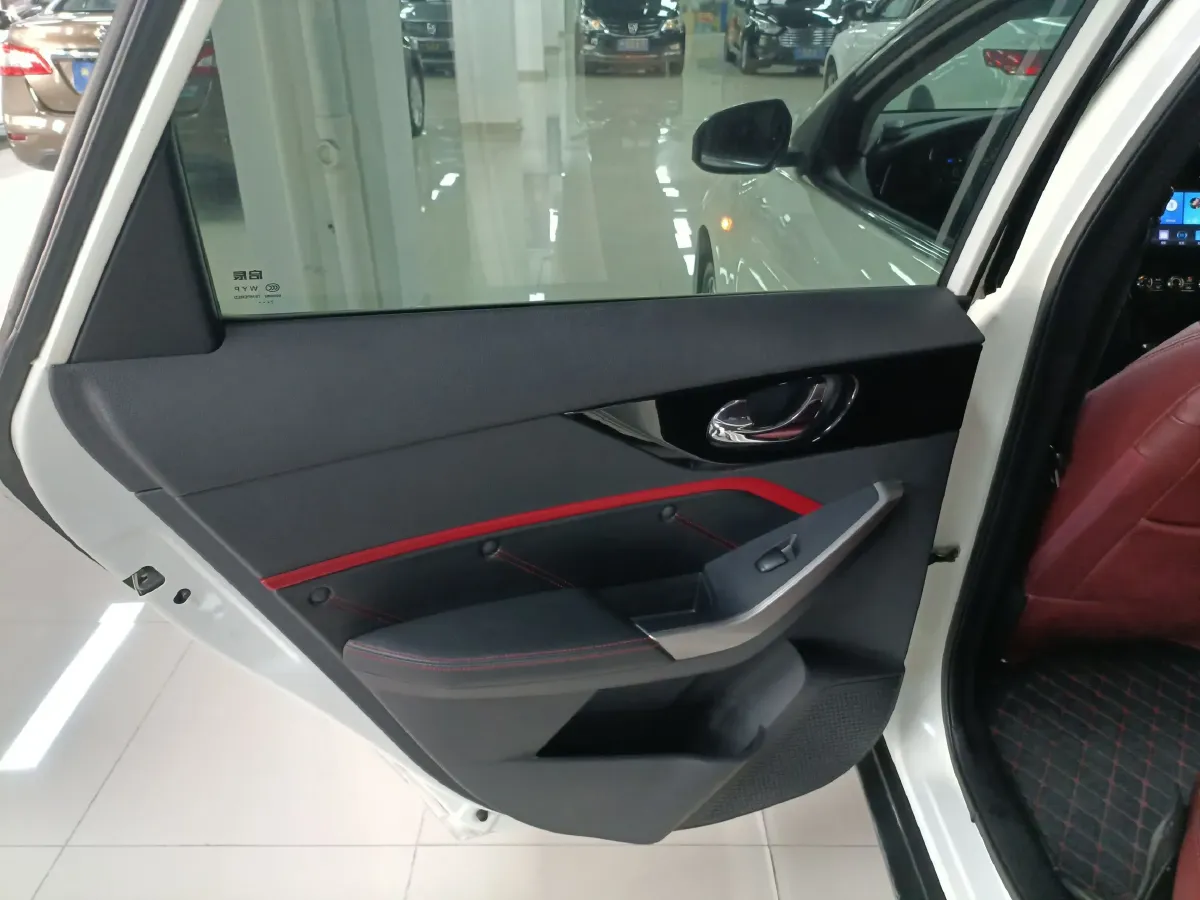 2018 Venucia D60 1.6L 126HP L4 5MT,autocango,china used car exporter,china ev exporter,chinese used car exporter,chinese used ev exporter