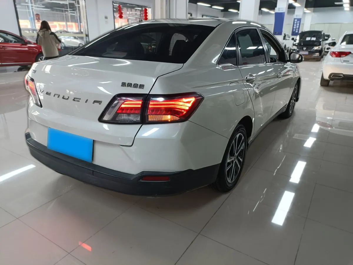 2018 Venucia D60 1.6L 126HP L4 5MT,autocango,china used car exporter,china ev exporter,chinese used car exporter,chinese used ev exporter