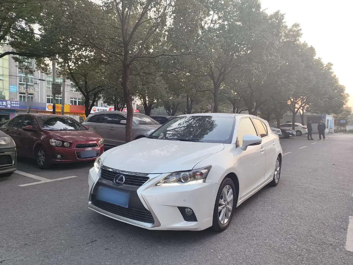 2014 Lexus CT 1.8L 99HP L4 E-CVT Hybrid