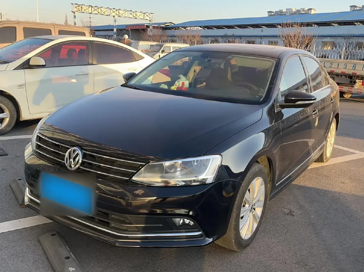 2015 Volkswagen Sagitar 1.6L 110HP L4 5MT