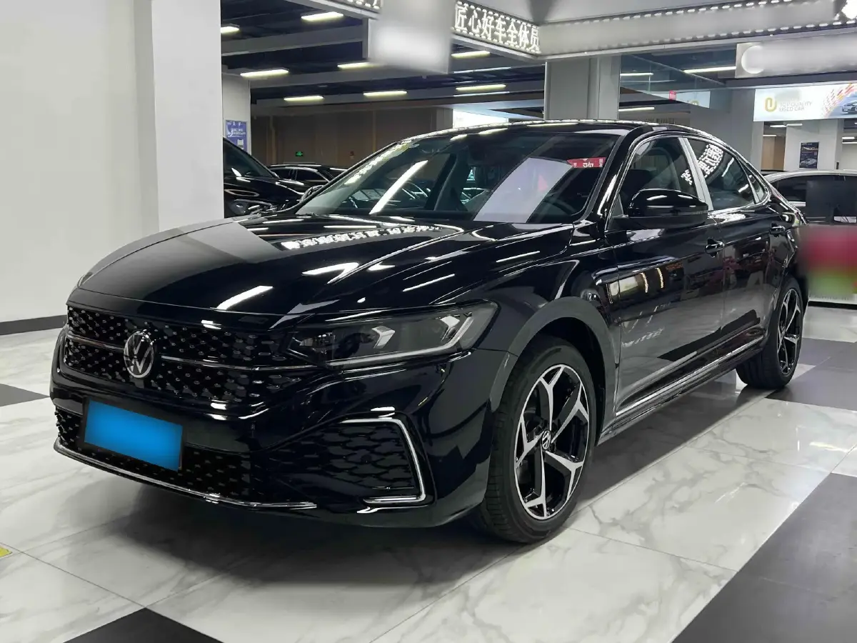 2025 Volkswagen Passat 2.0T 186HP L4 7DCT