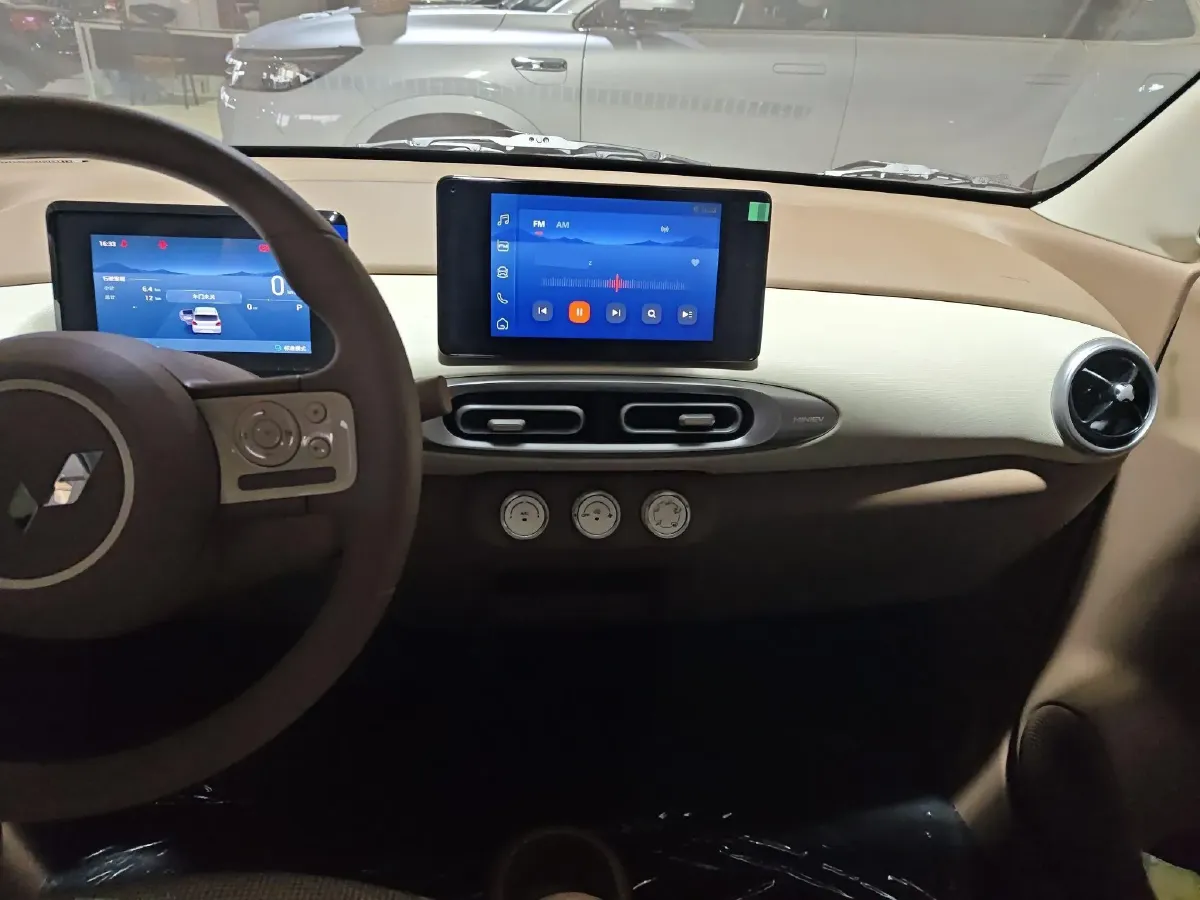 2025 WuLing HongGuang MINI EV BEV 16.2KWH,autocango,china used car exporter,china ev exporter,chinese used car exporter,chinese used ev exporter