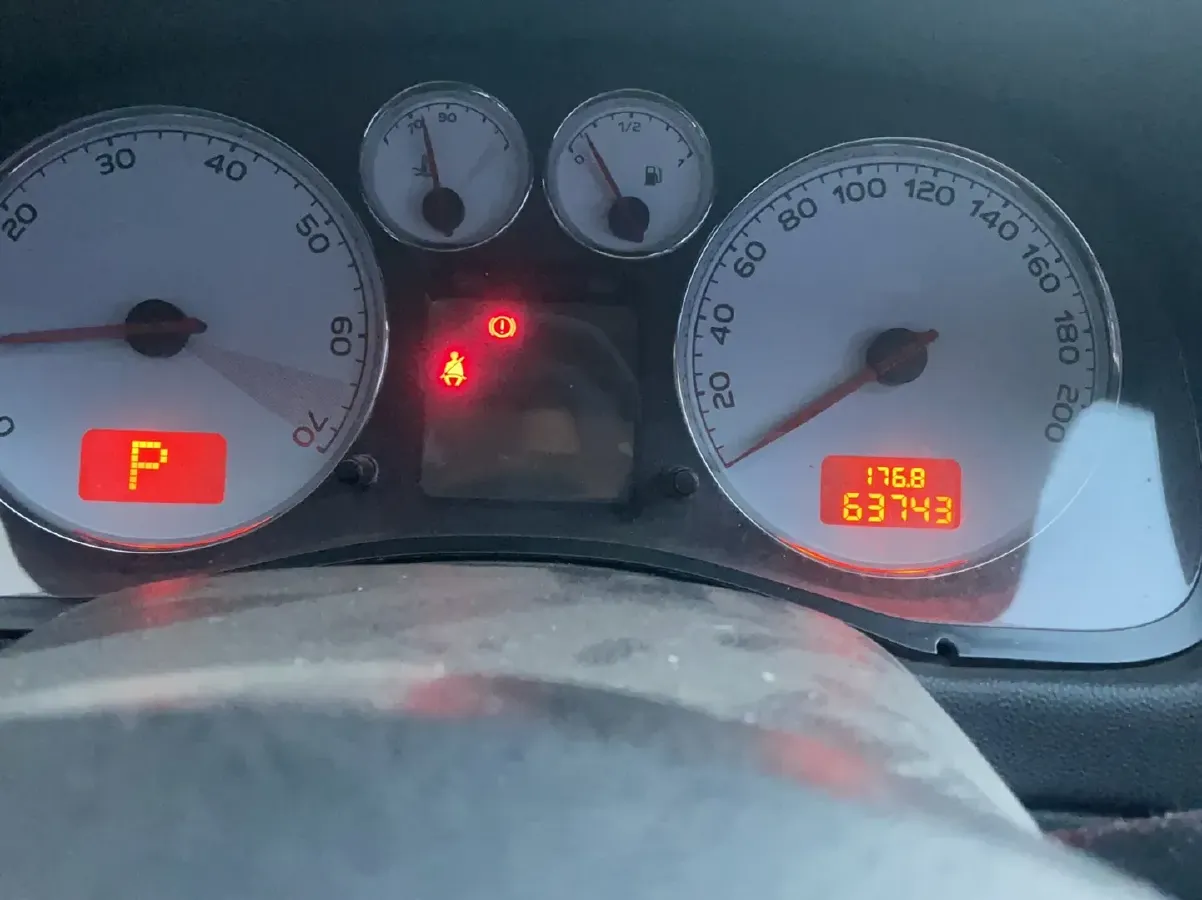 2013 Peugeot 307 1.6L 117HP L4 4AT,autocango,china used car exporter,china ev exporter,chinese used car exporter,chinese used ev exporter