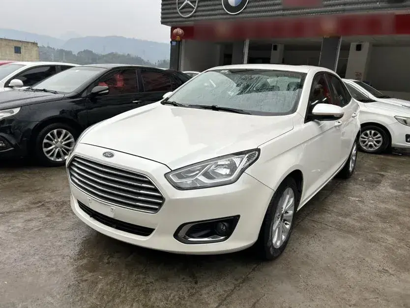 2015 Ford Escort 1.5L 113HP L4 5MT