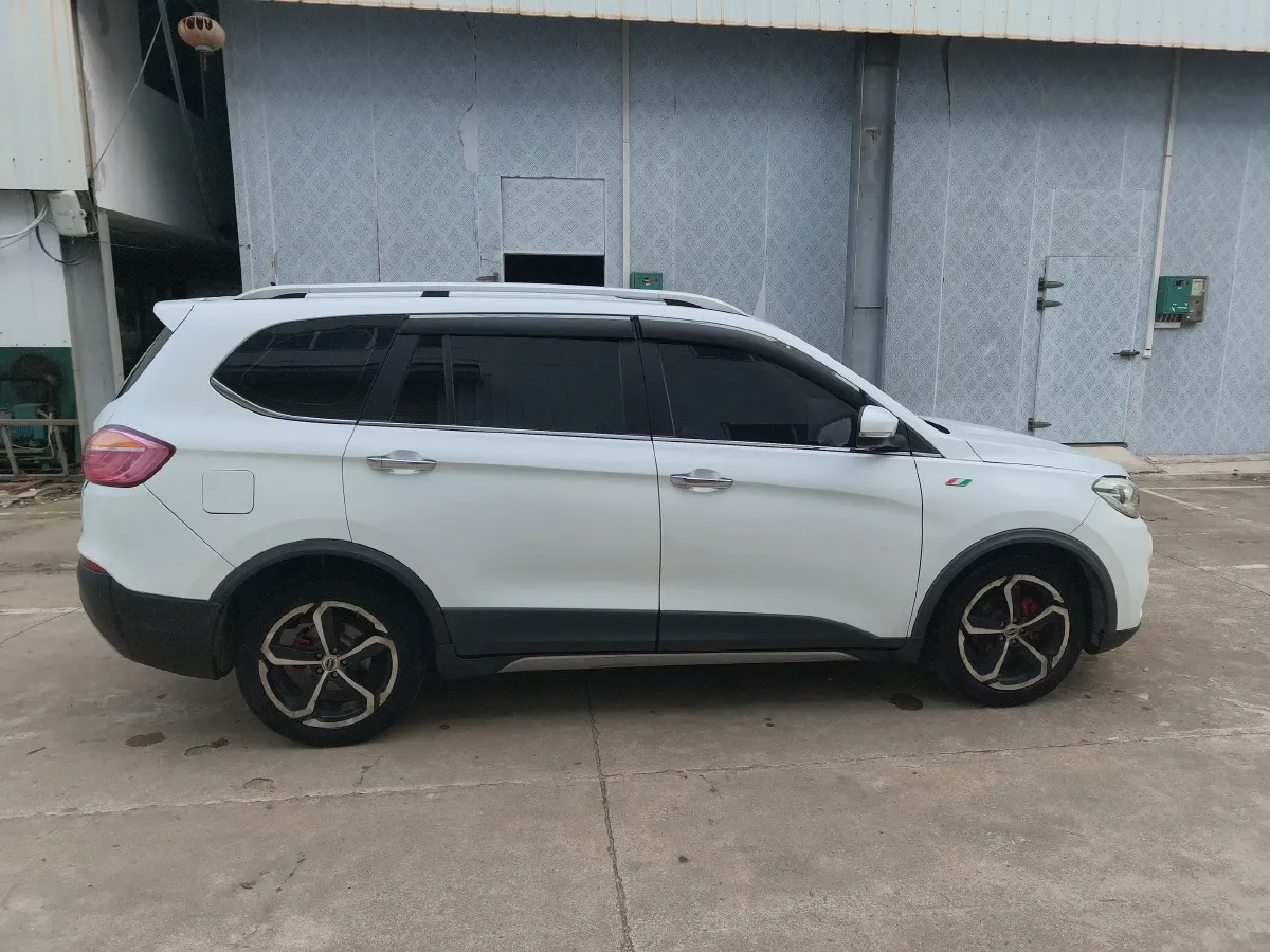 2016 SWM X7 1.5T 156HP L4 5MT,autocango,china used car exporter,china ev exporter,chinese used car exporter,chinese used ev exporter