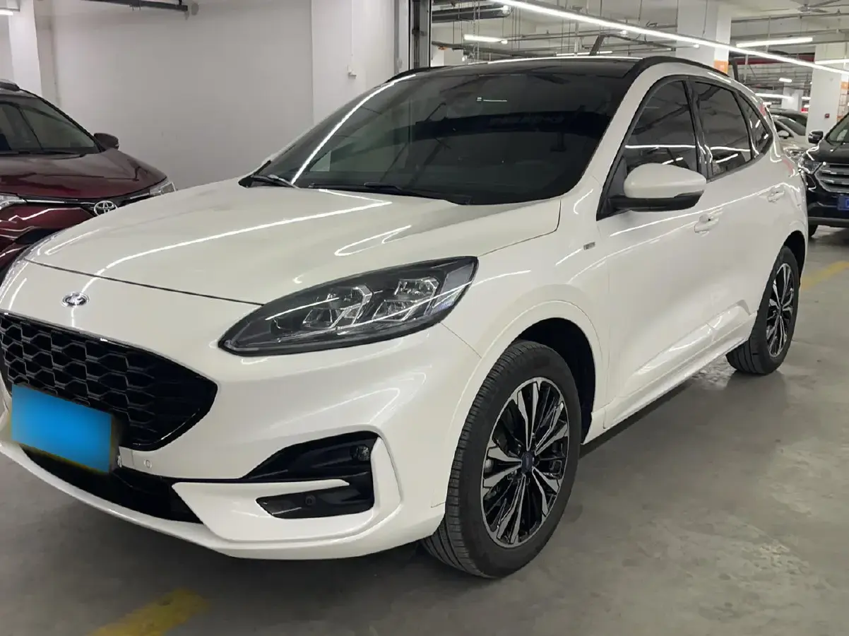 2020 Ford Escape 2.0T 248HP L4 8AT