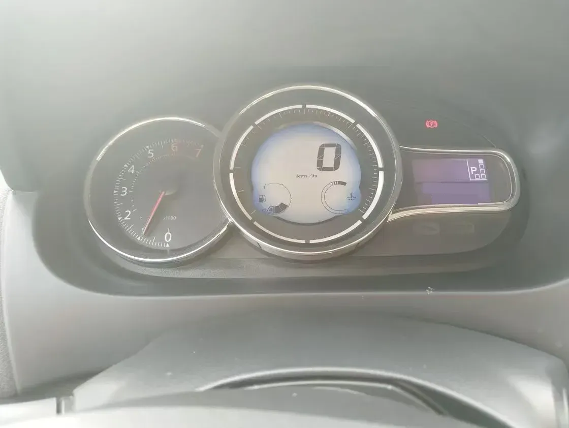 2013 Renault Fluence 2.0L 137HP L4 CVT,autocango,china used car exporter,china ev exporter,chinese used car exporter,chinese used ev exporter