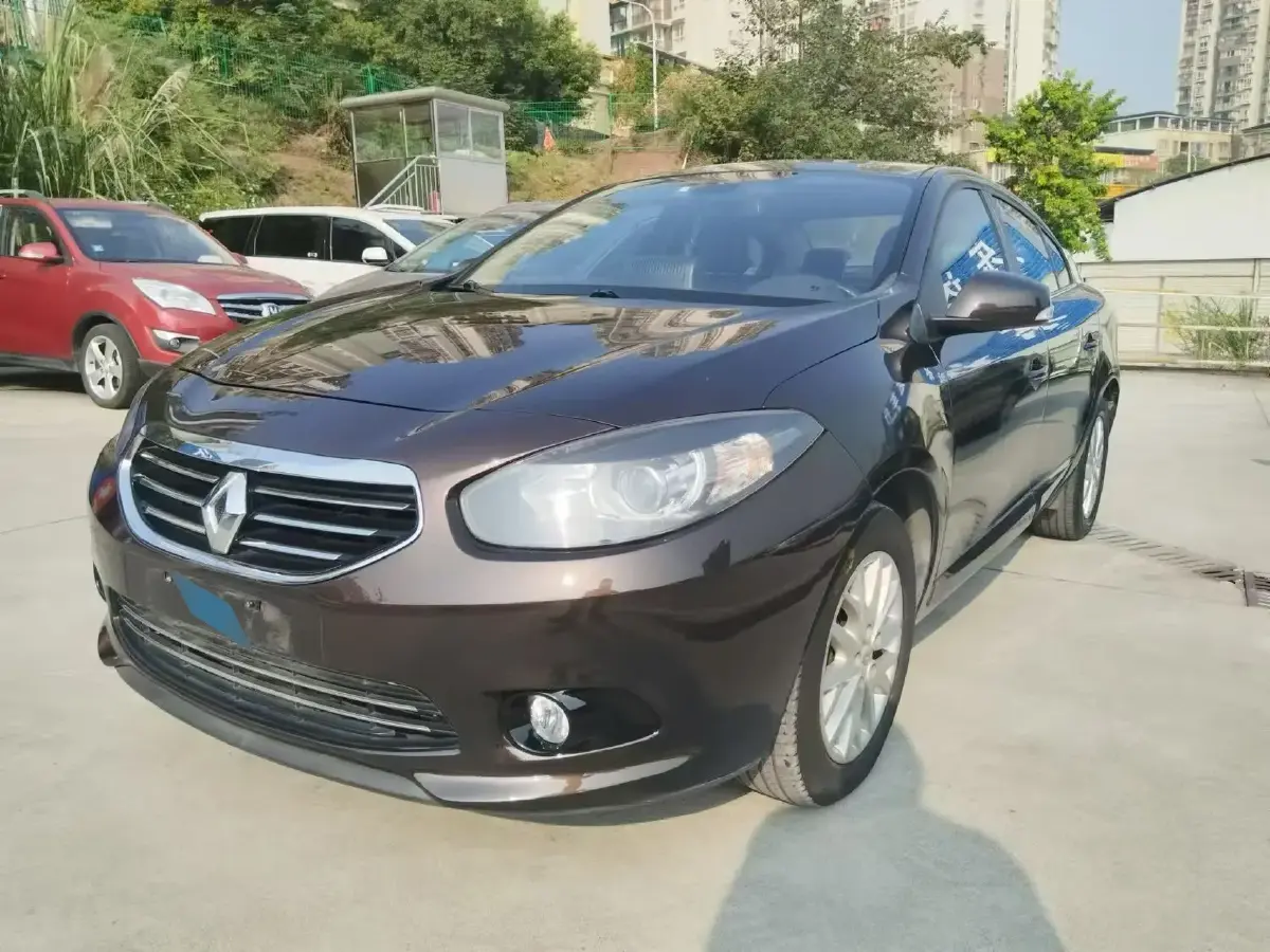 2013 Renault Fluence 2.0L 137HP L4 CVT