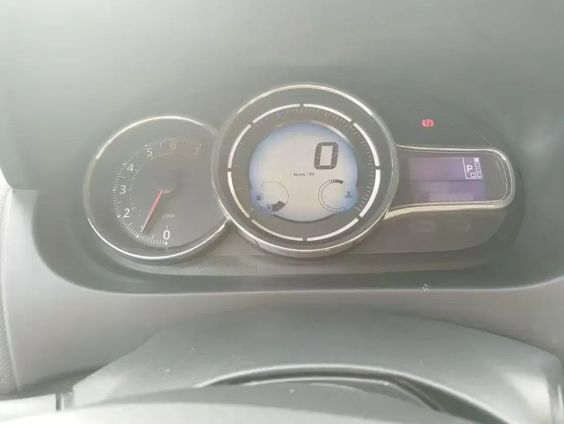 2013 Renault Fluence 2.0L 137HP L4 CVT,autocango,china used car exporter,china ev exporter,chinese used car exporter,chinese used ev exporter