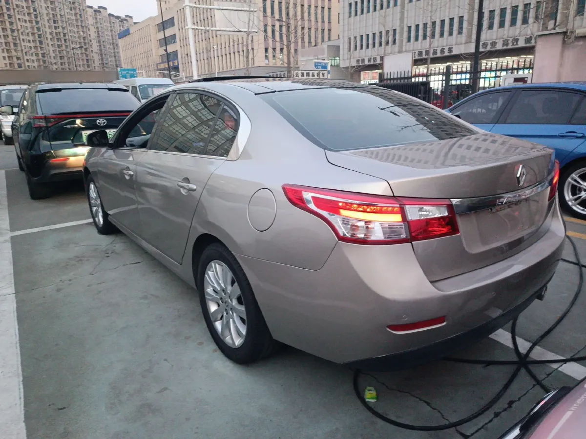 2013 Renault Latitude 2.0L 139HP L4 CVT,autocango,china used car exporter,china ev exporter,chinese used car exporter,chinese used ev exporter