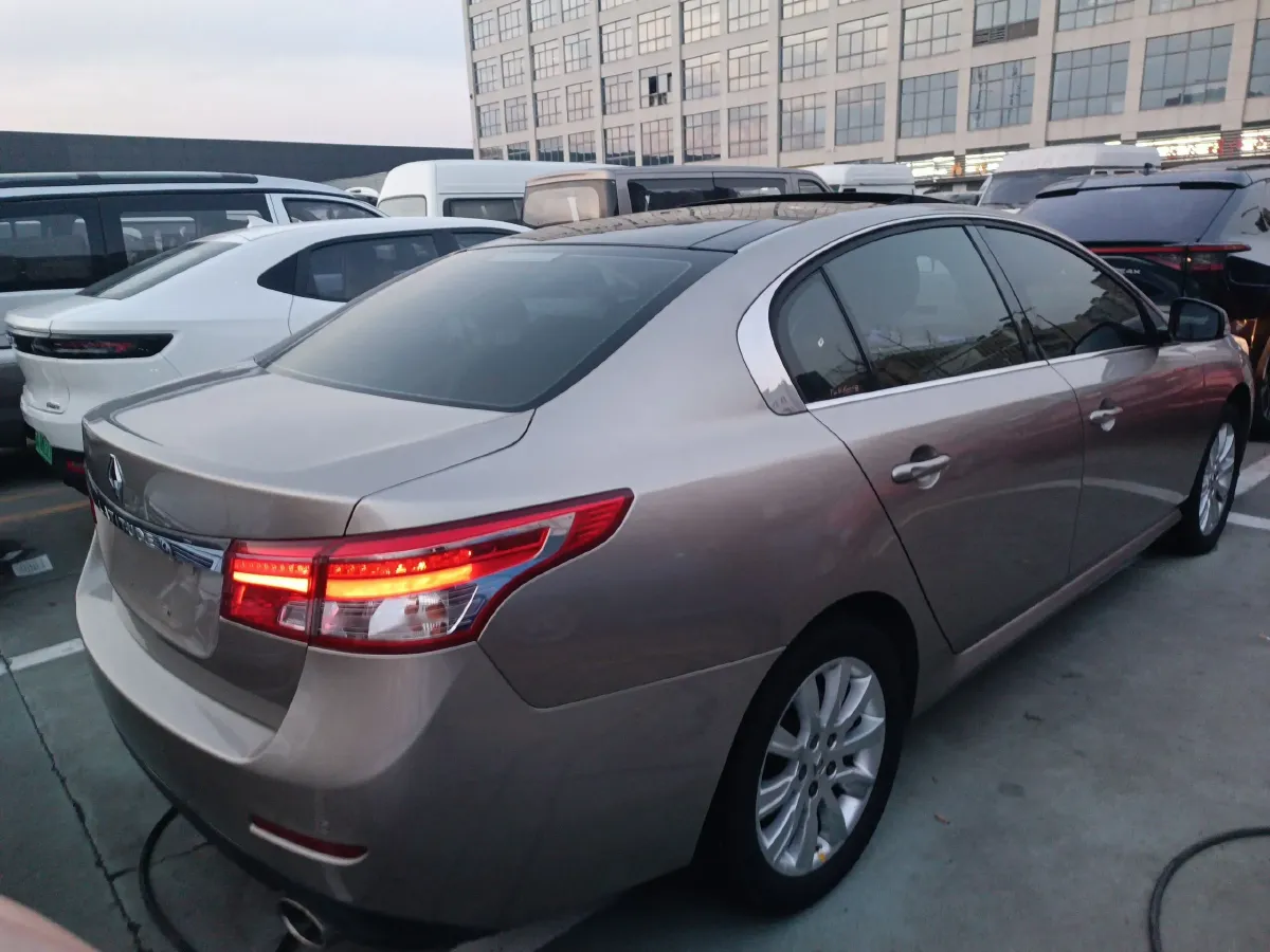 2013 Renault Latitude 2.0L 139HP L4 CVT,autocango,china used car exporter,china ev exporter,chinese used car exporter,chinese used ev exporter