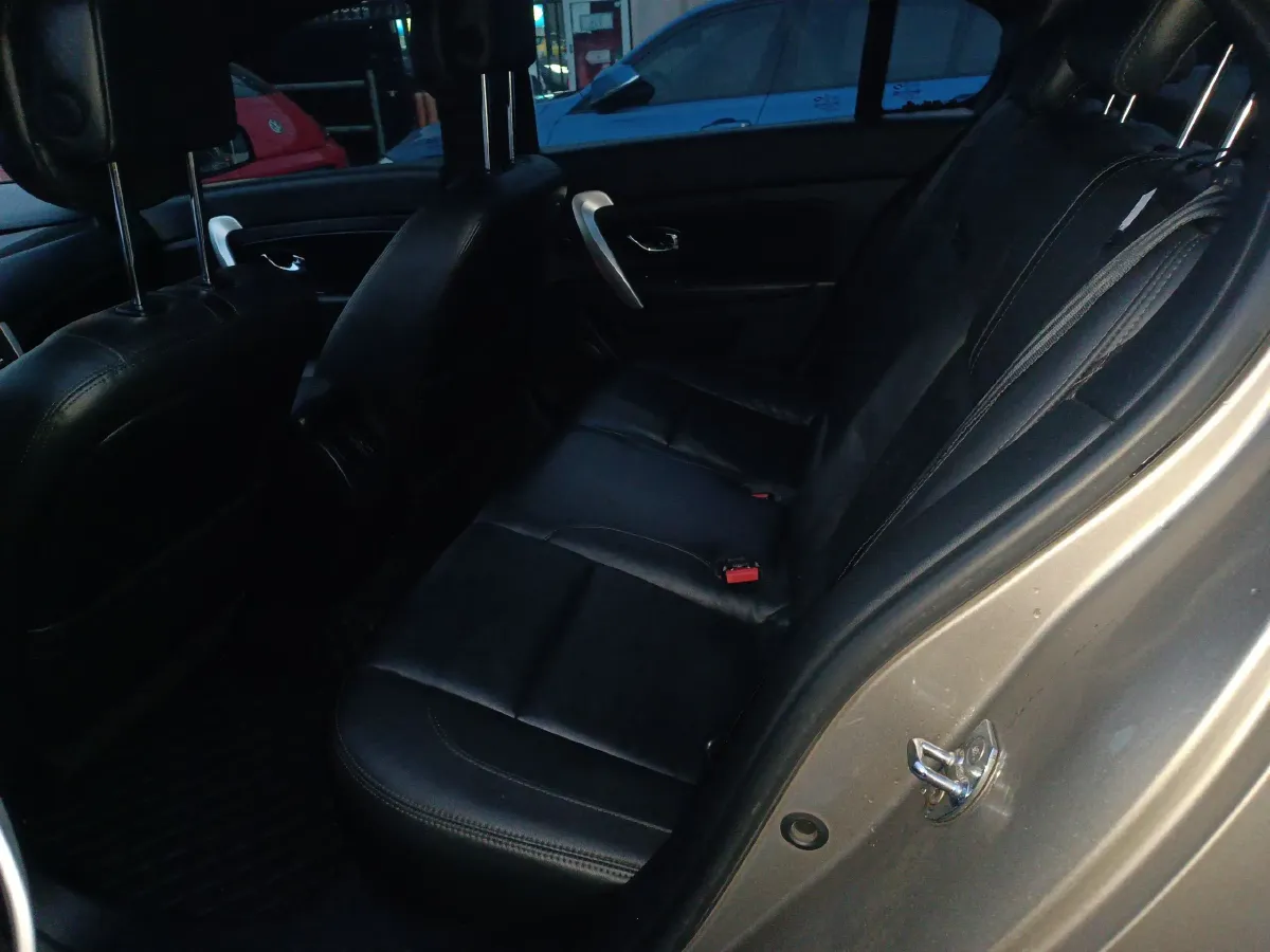 2013 Renault Latitude 2.0L 139HP L4 CVT,autocango,china used car exporter,china ev exporter,chinese used car exporter,chinese used ev exporter