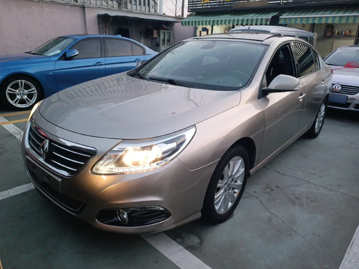 2013 Renault Latitude 2.0L 139HP L4 CVT,autocango,china used car exporter,china ev exporter,chinese used car exporter,chinese used ev exporter
