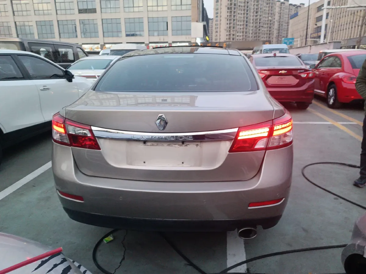 2013 Renault Latitude 2.0L 139HP L4 CVT,autocango,china used car exporter,china ev exporter,chinese used car exporter,chinese used ev exporter