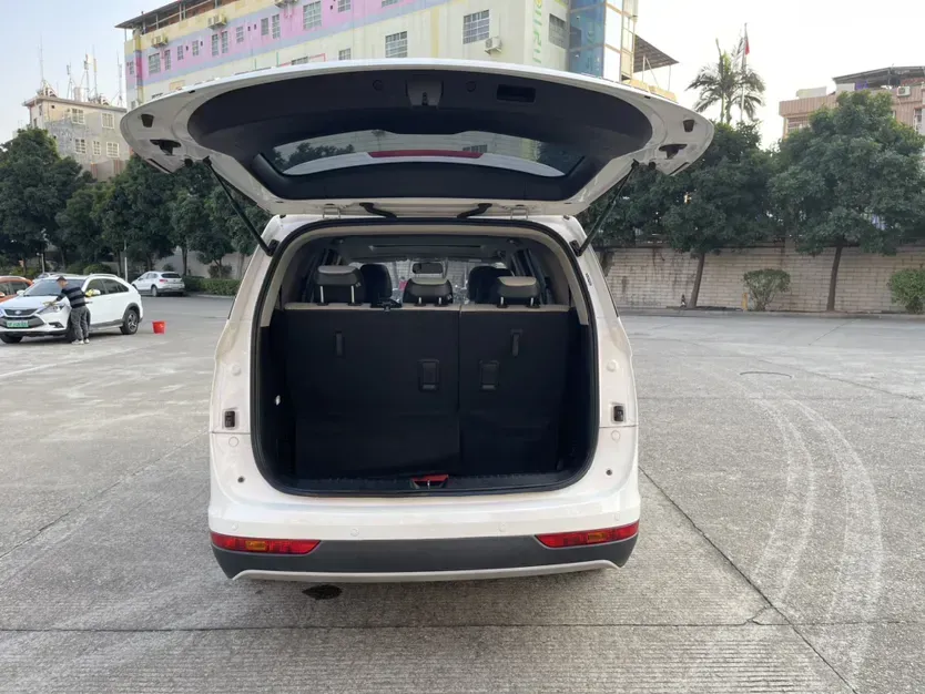 2017 BaoJun 730 1.5T 150HP L4 6MT,autocango,china used car exporter,china ev exporter,chinese used car exporter,chinese used ev exporter