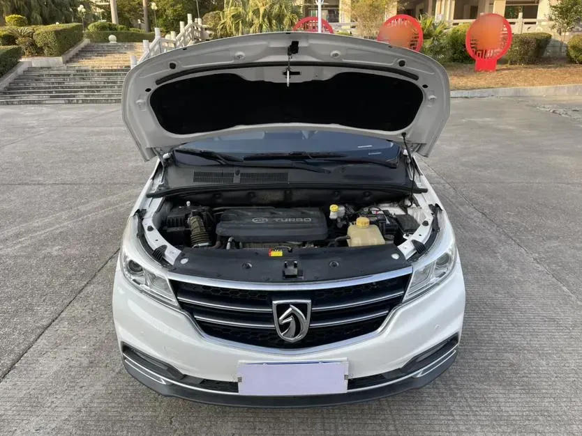 2017 BaoJun 730 1.5T 150HP L4 6MT,autocango,china used car exporter,china ev exporter,chinese used car exporter,chinese used ev exporter