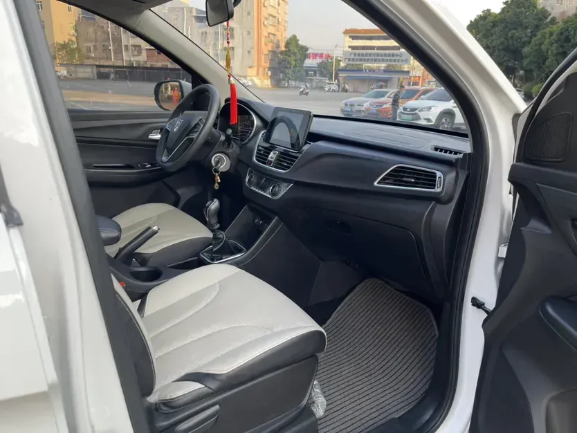 2017 BaoJun 730 1.5T 150HP L4 6MT,autocango,china used car exporter,china ev exporter,chinese used car exporter,chinese used ev exporter