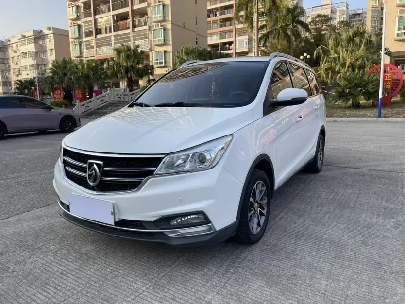 2017 BaoJun 730 1.5T 150HP L4 6MT,autocango,china used car exporter,china ev exporter,chinese used car exporter,chinese used ev exporter