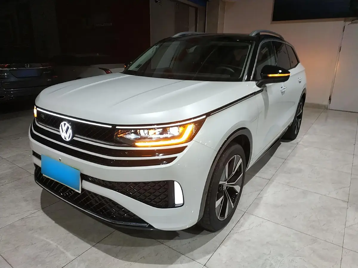 2023 Volkswagen Tavendor 2.0T 220HP L4 7DCT