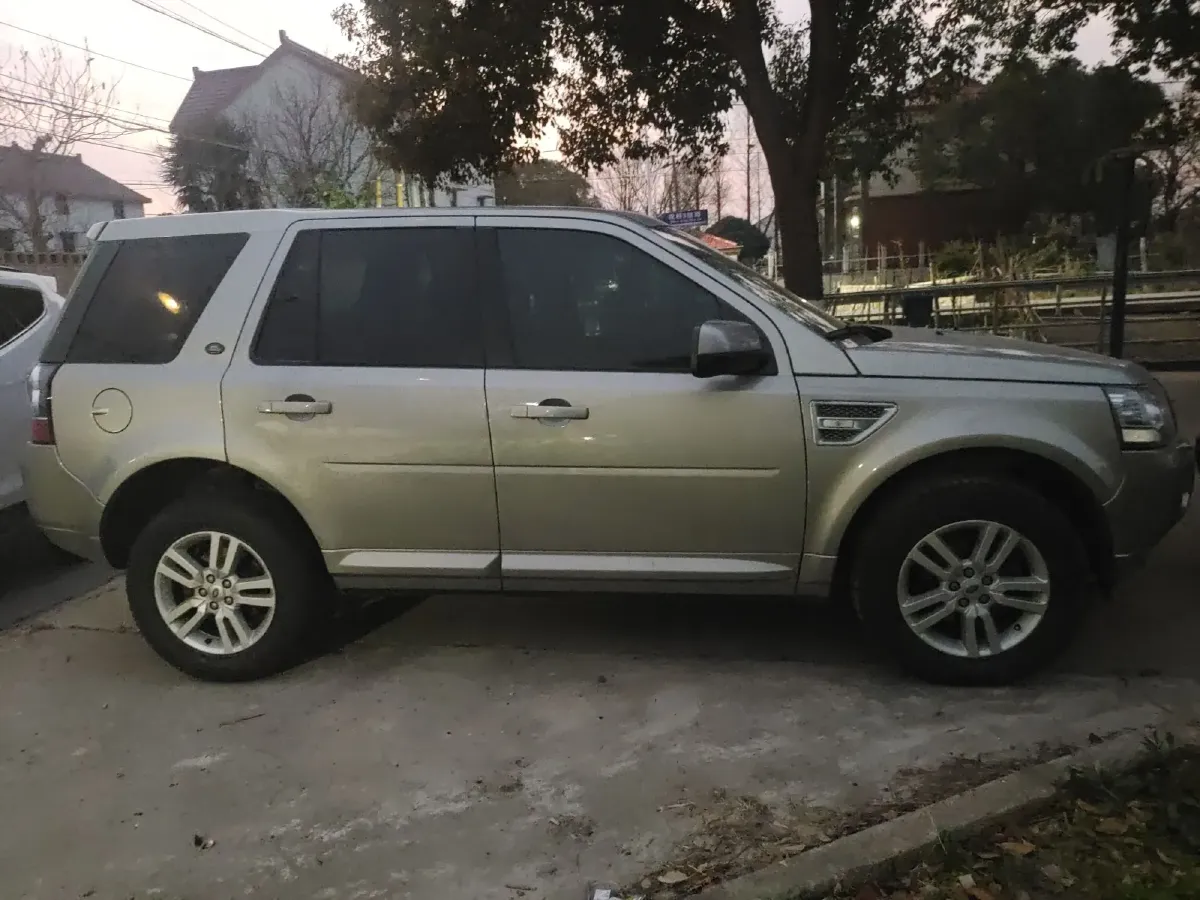 2013 Land Rover Freelander 2 2.2T 190HP L4 6AT,autocango,china used car exporter,china ev exporter,chinese used car exporter,chinese used ev exporter