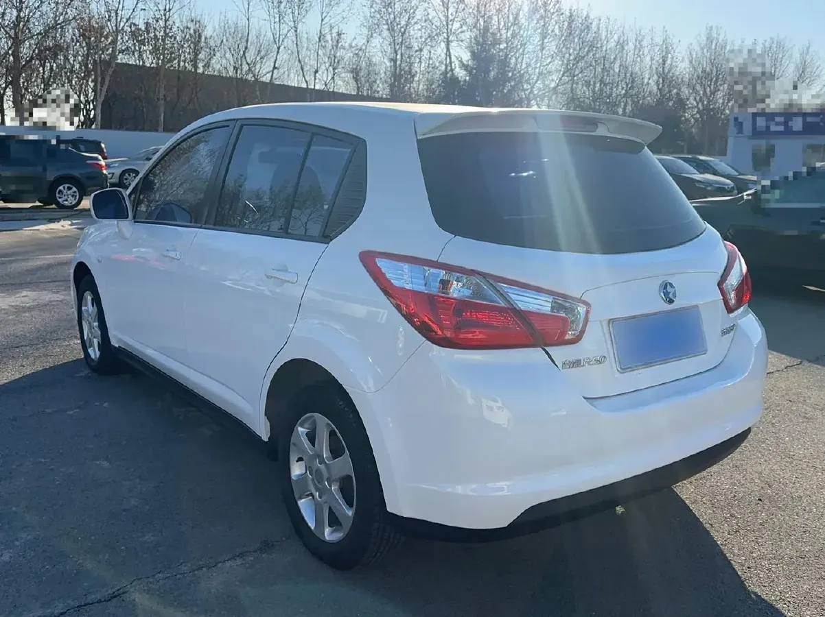 2015 Venucia R50 1.6L 117HP L4 5MT,autocango,china used car exporter,china ev exporter,chinese used car exporter,chinese used ev exporter