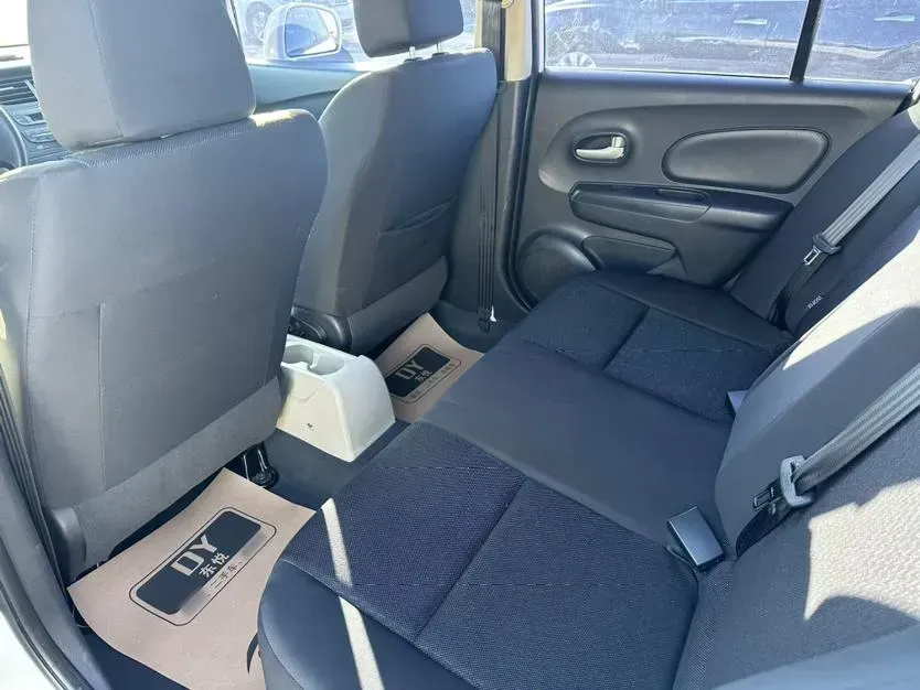 2015 Venucia R50 1.6L 117HP L4 5MT,autocango,china used car exporter,china ev exporter,chinese used car exporter,chinese used ev exporter