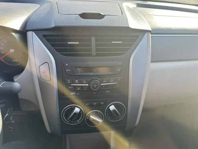 2015 Venucia R50 1.6L 117HP L4 5MT,autocango,china used car exporter,china ev exporter,chinese used car exporter,chinese used ev exporter