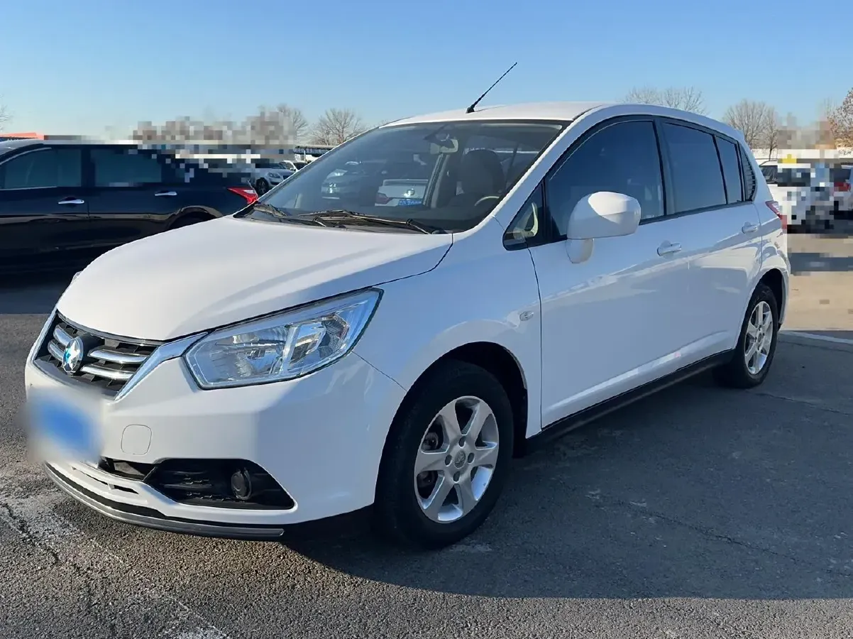 2015 Venucia R50 1.6L 117HP L4 5MT,autocango,china used car exporter,china ev exporter,chinese used car exporter,chinese used ev exporter