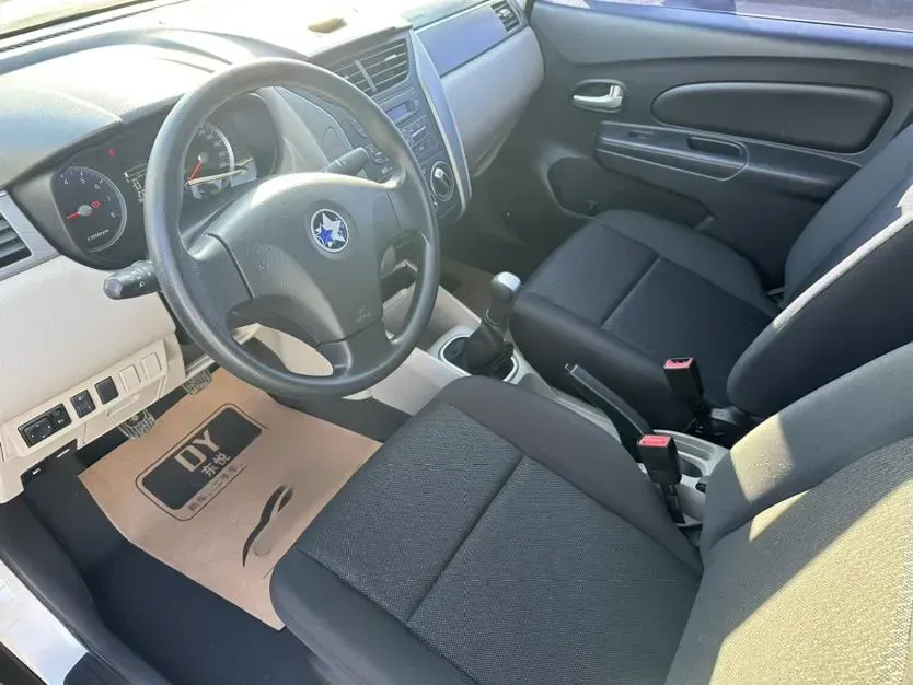 2015 Venucia R50 1.6L 117HP L4 5MT,autocango,china used car exporter,china ev exporter,chinese used car exporter,chinese used ev exporter