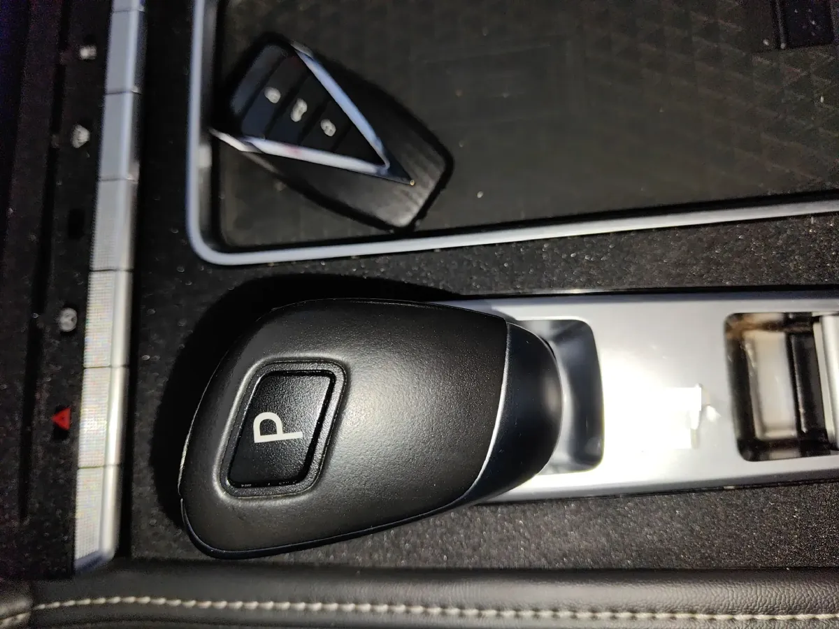 2021 Venucia Star 1.5T 190HP L4 7DCT,autocango,china used car exporter,china ev exporter,chinese used car exporter,chinese used ev exporter