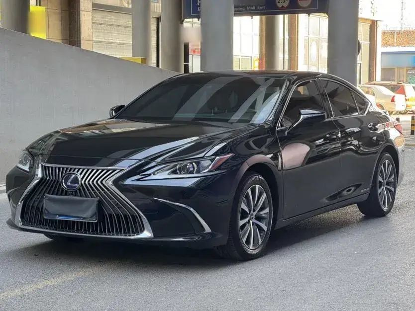 2020 Lexus ES 2.5L 178HP L4 E-CVT Hybrid
