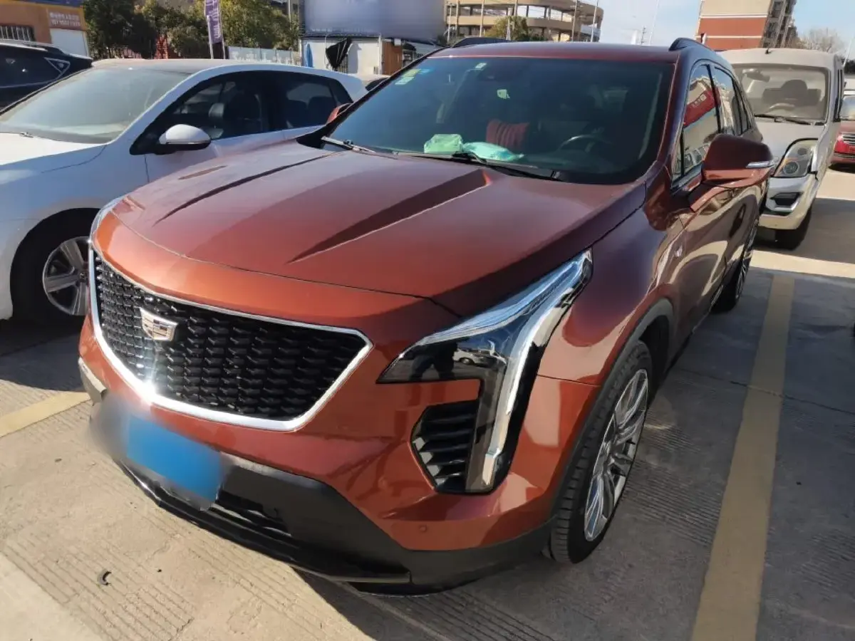 2018 Cadillac XT4 2.0T 241HP L4 9AT