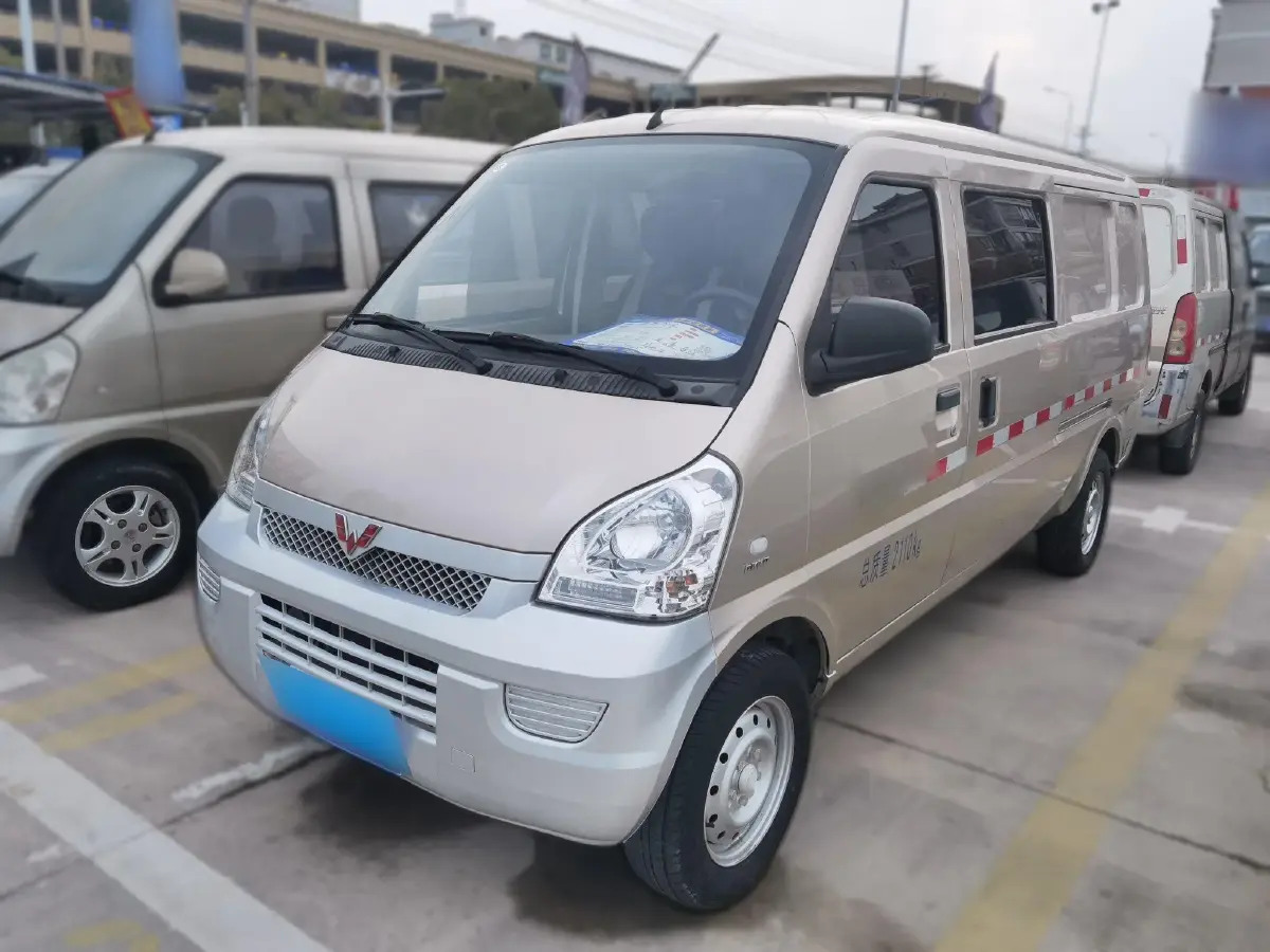 2020 WuLing RongGuang 1.5L 99HP L4 5MT