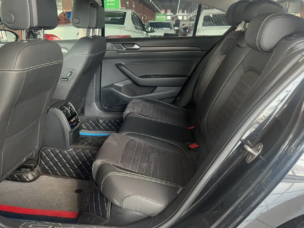 2020 Volkswagen Magotan 2.0T 186HP L4 7DCT,autocango,china used car exporter,china ev exporter,chinese used car exporter,chinese used ev exporter