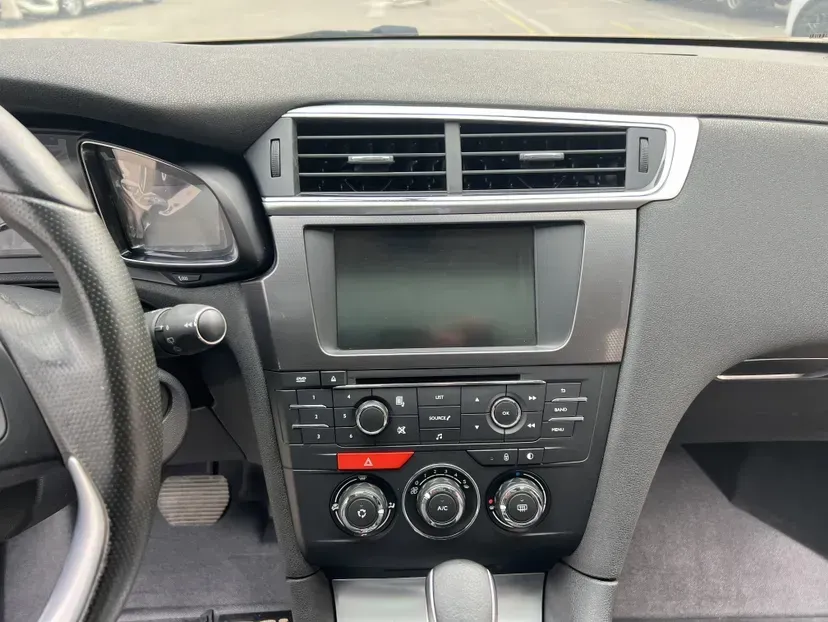 2016 DS 6 1.6T 167HP L4 6AT,autocango,china used car exporter,china ev exporter,chinese used car exporter,chinese used ev exporter