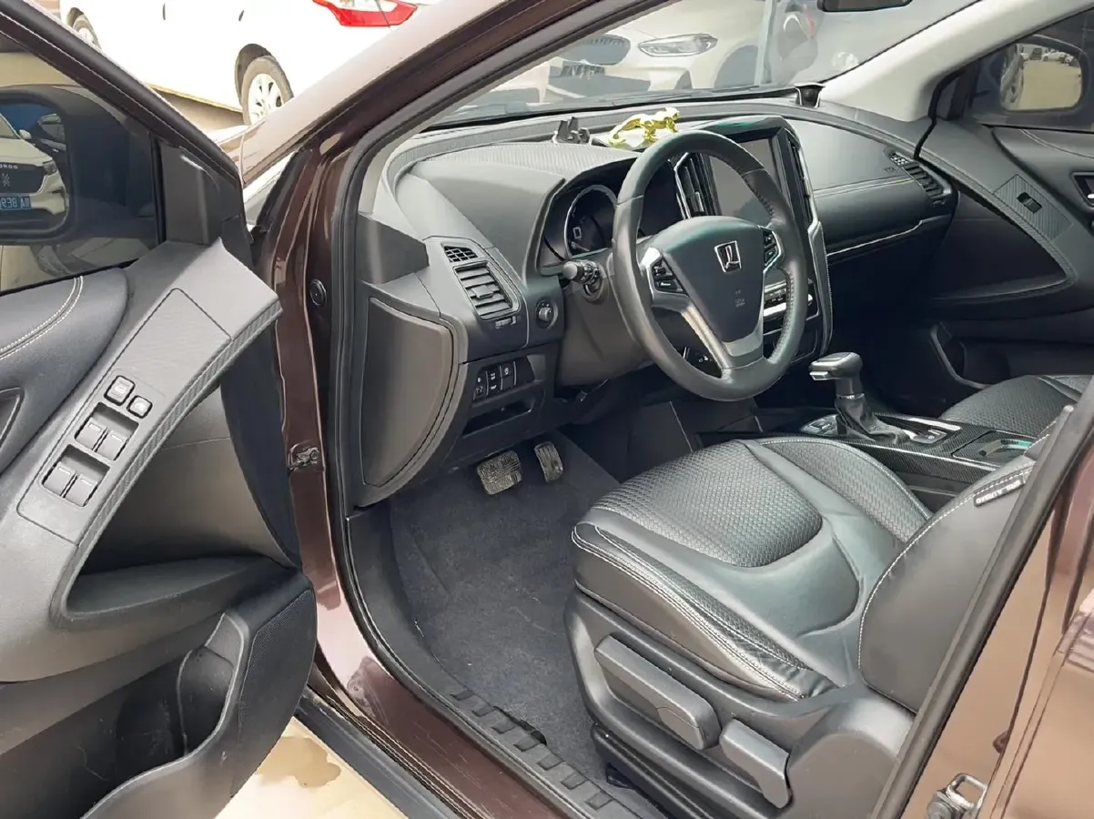 2017 Luxgen 6 SUV 1.6T 167HP L4 6AT,autocango,china used car exporter,china ev exporter,chinese used car exporter,chinese used ev exporter