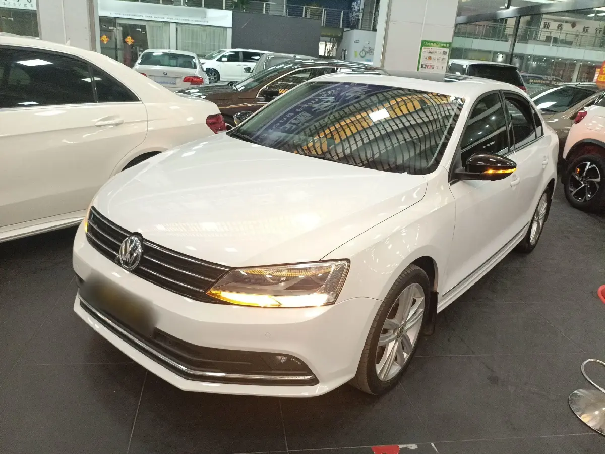 2018 Volkswagen Sagitar 1.4T 150HP L4 7DCT