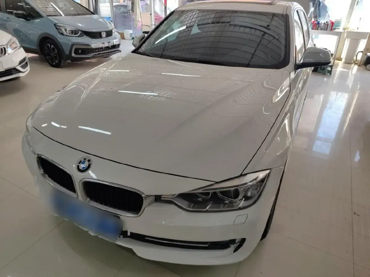 2014 BMW 3 Series 2.0T 184HP L4 8AT