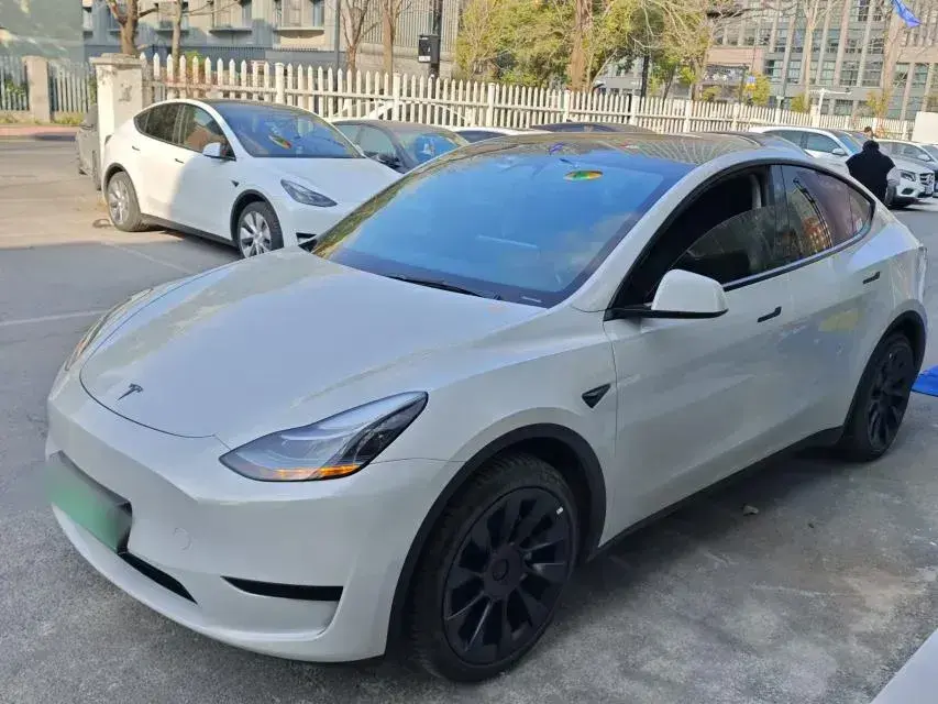 2022 Tesla Model Y BEV 60KWH