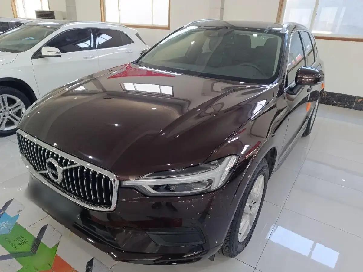 2018 Volvo XC60 2.0T 254HP L4 8AT