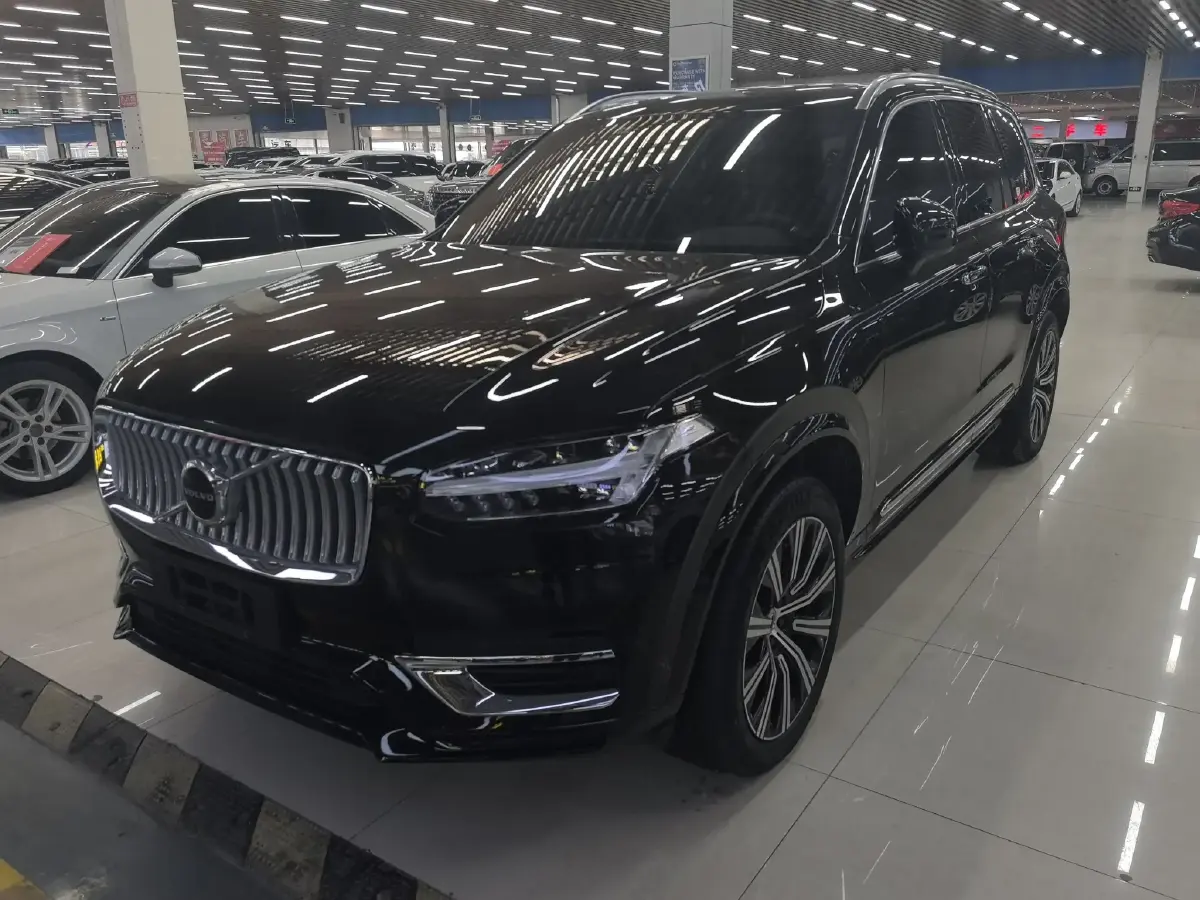 2023 Volvo XC90 2.0T 250HP L4 8AT