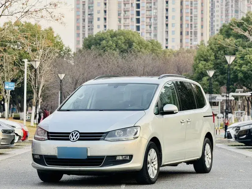 2013 Volkswagen Sharan 1.8T 160HP L4 6DCT