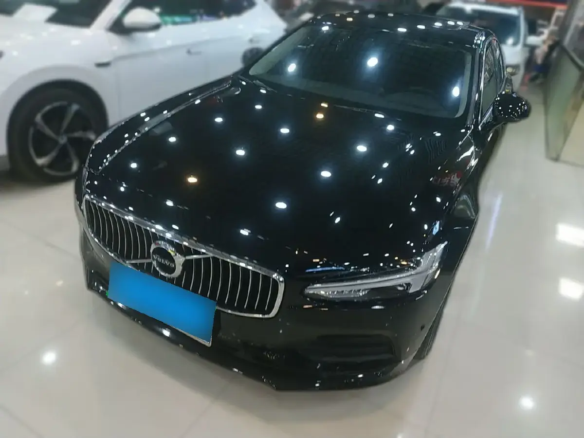 2018 Volvo S90 2.0T 190HP L4 8AT