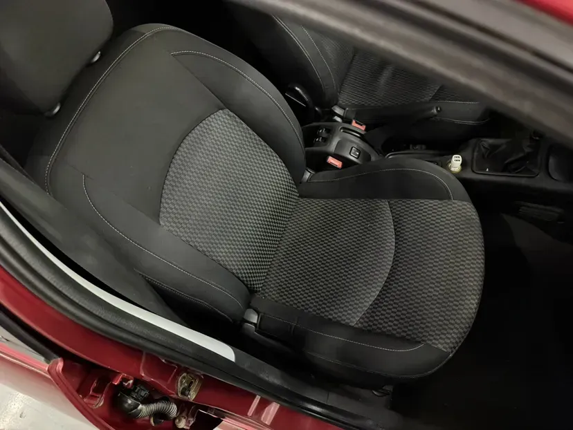 2011 Peugeot 207 1.4L 76HP L4 5MT,autocango,china used car exporter,china ev exporter,chinese used car exporter,chinese used ev exporter