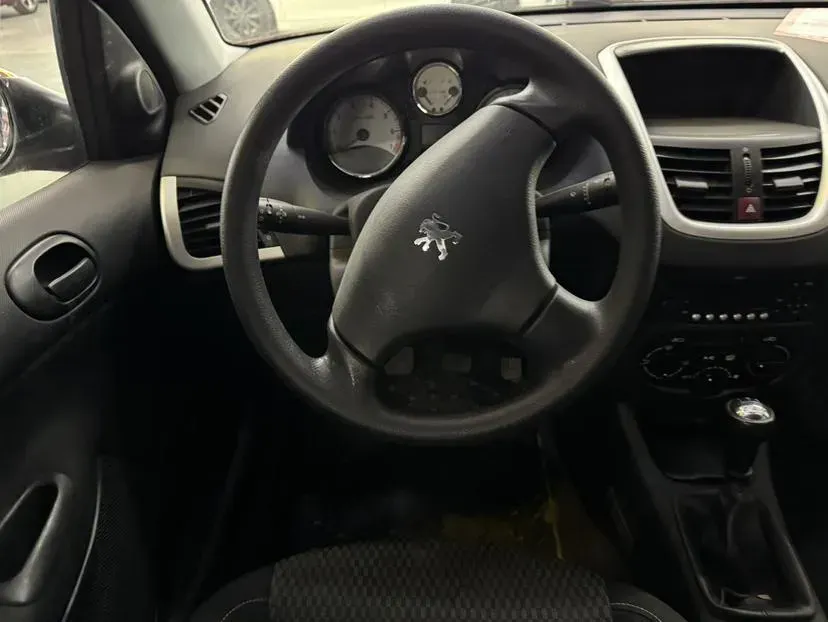 2011 Peugeot 207 1.4L 76HP L4 5MT,autocango,china used car exporter,china ev exporter,chinese used car exporter,chinese used ev exporter