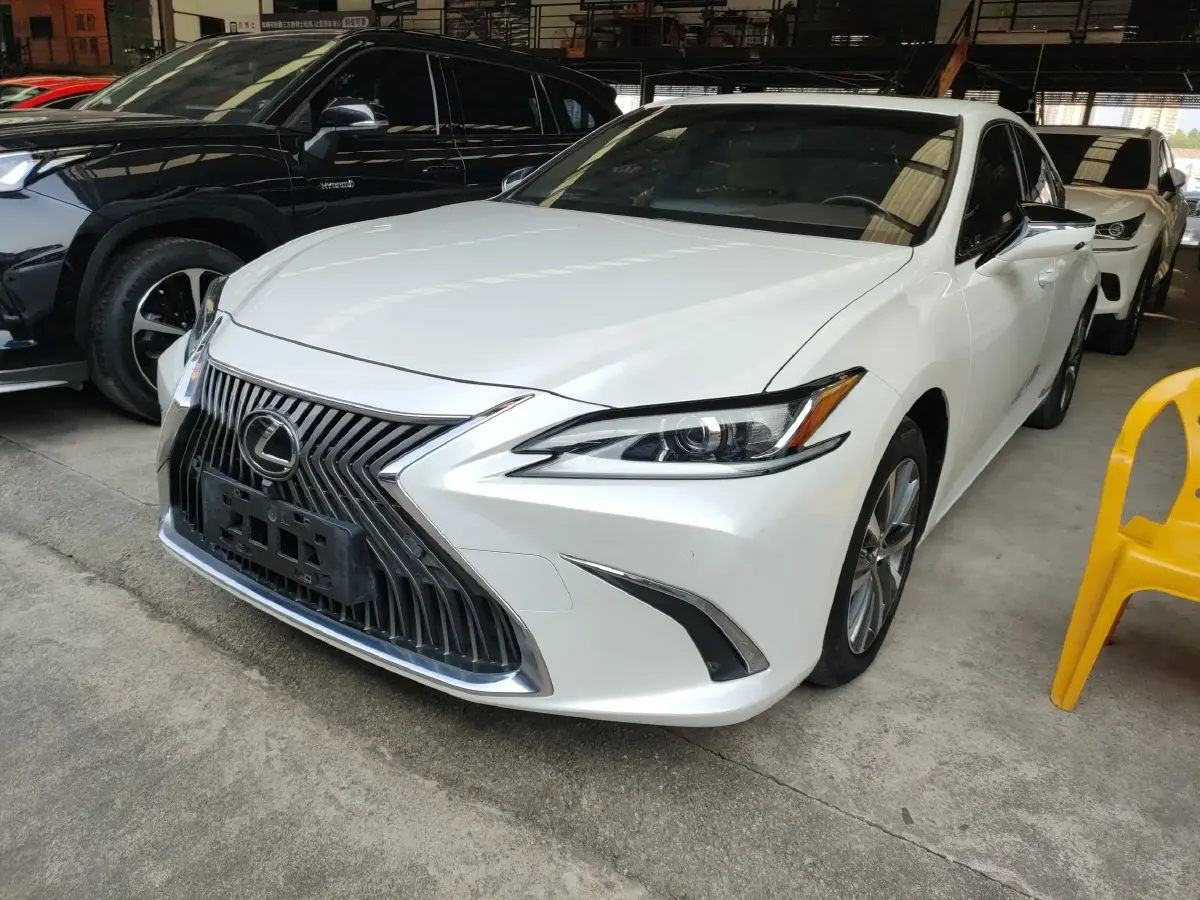 2020 Lexus ES 2.0L 173HP L4 CVT