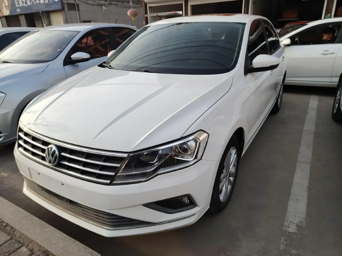 2017 Volkswagen Jetta 1.4L 90HP L4 5MT