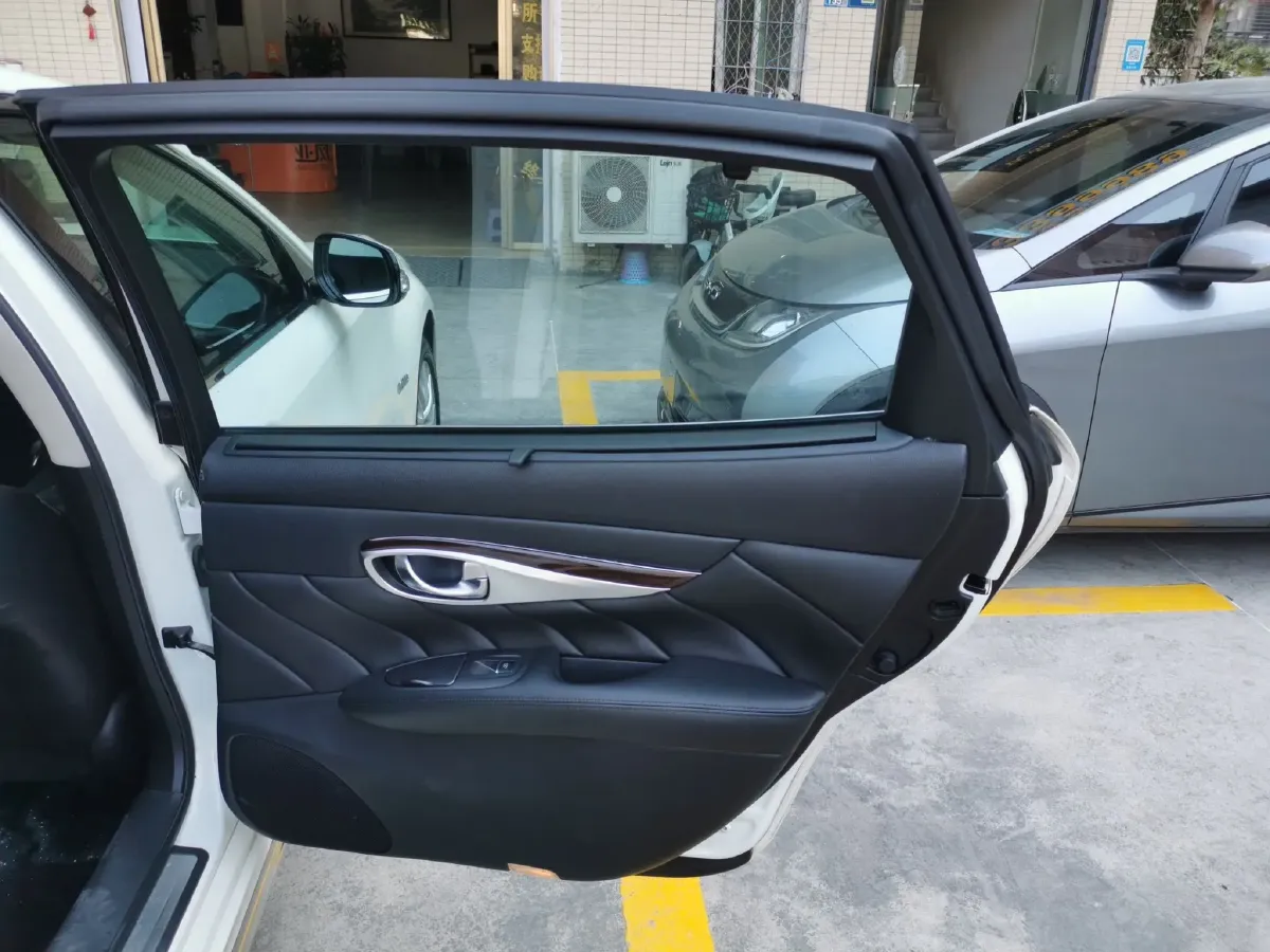 2015 Infiniti Q70 3.5L 298HP V6 7AT Hybrid,autocango,china used car exporter,china ev exporter,chinese used car exporter,chinese used ev exporter