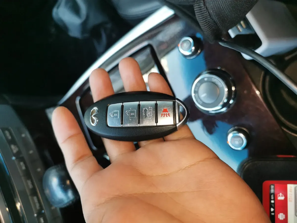 2015 Infiniti Q70 3.5L 298HP V6 7AT Hybrid,autocango,china used car exporter,china ev exporter,chinese used car exporter,chinese used ev exporter