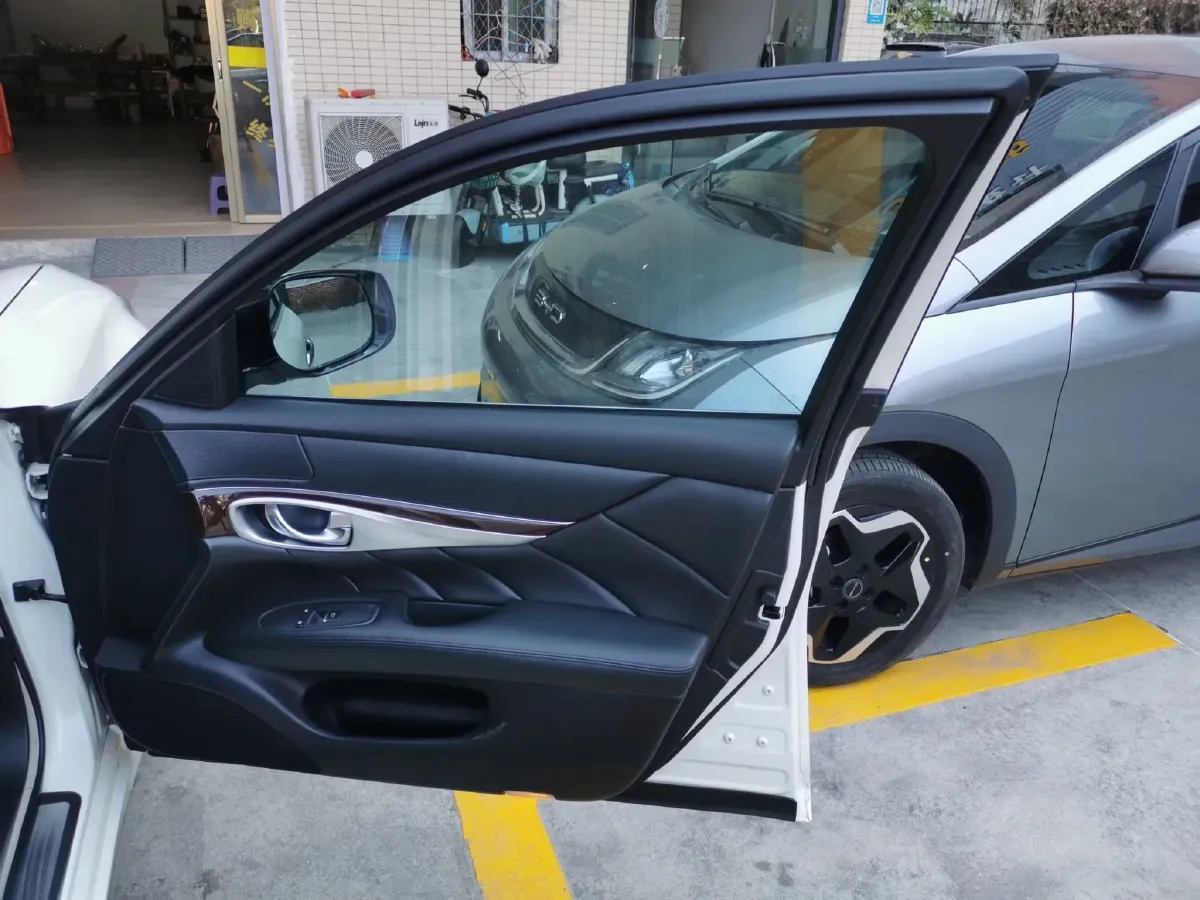 2015 Infiniti Q70 3.5L 298HP V6 7AT Hybrid,autocango,china used car exporter,china ev exporter,chinese used car exporter,chinese used ev exporter